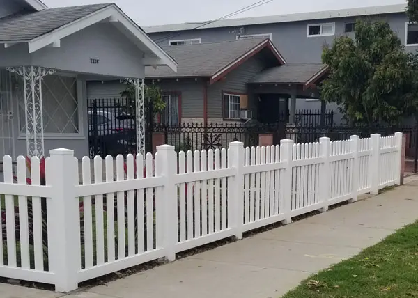 White Dog ear Picket Fence Installation in Long Beach