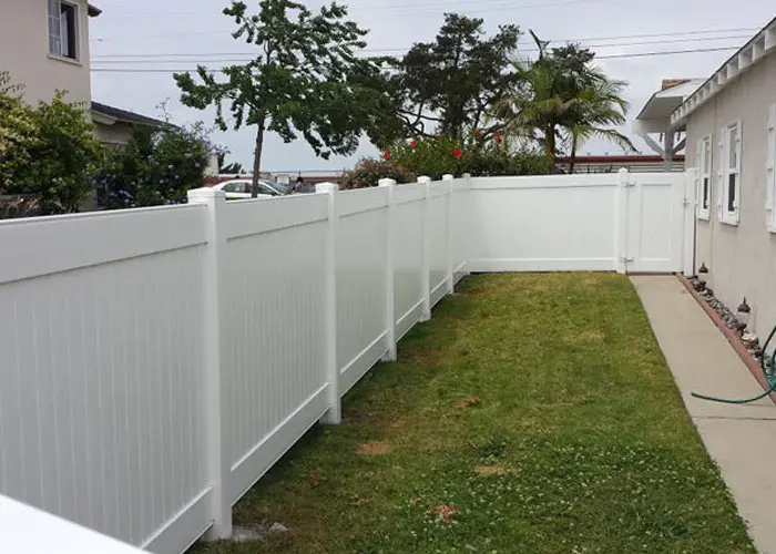 5 ft Tall White Privacy Vinyl Fence